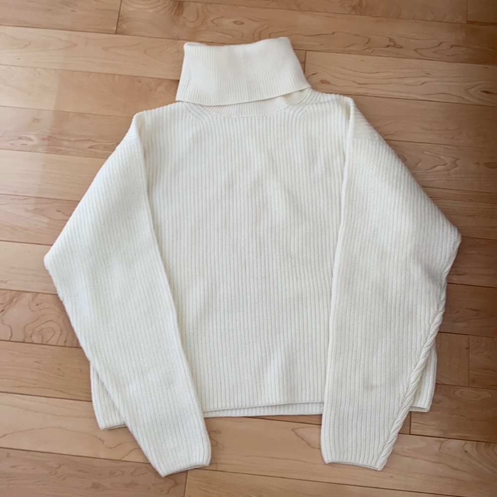 Aritzia Wilfred Cream Copped Turtleneck xs